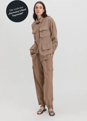hessnatur Damen WUNDERKIND × hessnatur Jacke Regular aus Tencel™ Lyocell mit Leinen - beige - Größe 44