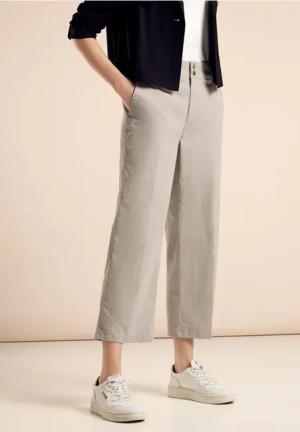 Street One Frauen Cordhose im Casual Fit in Beige, Gr: 46