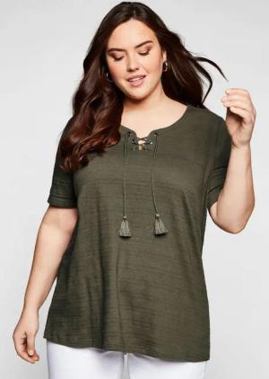 Sheego Shirt in Jacquard-Optik, Bindeband am Ausschnitt, dunkelkhaki, Gr.44/46