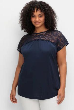 Sheego Shirt mit Spitzenpasse an der Schulterpartie, tiefblau, Gr.56/58