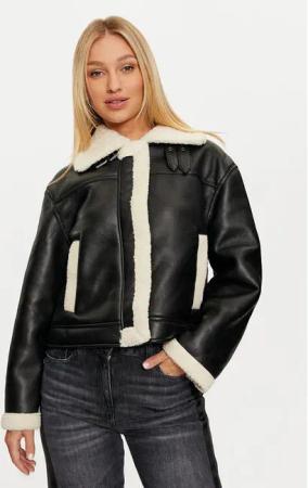 Pieces Jacke aus Kunstleder Janelle 17141595 Schwarz Regular Fit