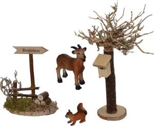 Alfred Kolbe Krippen-Zubehör "Weihnachtsdeko", Bethlehemschild, Baum mit Vogelhaus, inkl. Ziege und Eichhörnchen