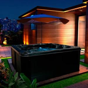 American Spa Whirlpool "American Spa Franklin", Ganzjahres-Whirlpool, 1 Liegefläche, 5 Sitzmöglichkeiten