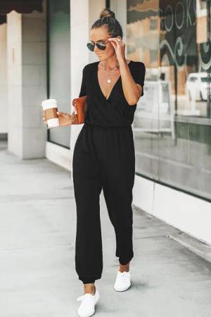 Kurzärmeliger Maxi-Jumpsuit mit V-Ausschnitt