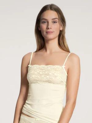 CALIDA Sensual Secrets Spaghetti-Top mit breitem Spitzensaumfür Damen, M, Weiß, Das sinnliche Geheimnis komfortabler Eleganz