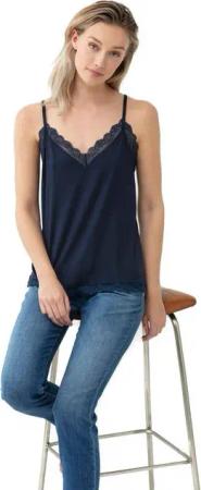 Mey Unterziehshirt mit Spitzenverzierung am Dekolleté und Saum