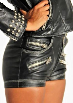 Be Noble Lederhose Mega Skandal Kurze Ledershort mit vielen Details