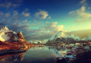 Papermoon Fototapete "LOFOTEN-INSELN-SEE GEBIRGE BERGE ALPEN SONNE DORF MEER"