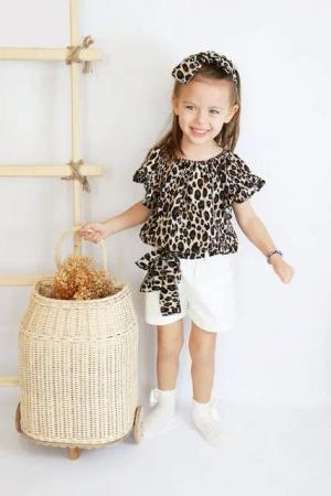 Parla Kids Shirt & Shorts Shirt im Leopardenmuster, weiße Jeans Shorts und Haarband (3-tlg., Hose, Shirt und Haarband)