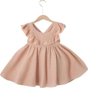 AUKUU Jerseykleid Das niedliche Kleid des kleinen Mädchens ist ein Trägerkleid mit Knöpfen und Rüschenkante.