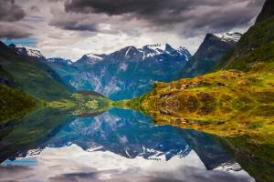 Papermoon Fototapete "FJORD NORWEGEN-SEE GEBIRGE BERGE ALPEN SONNE DORF MEER"