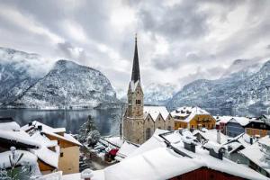 Papermoon Fototapete "Dorf im Schnee"