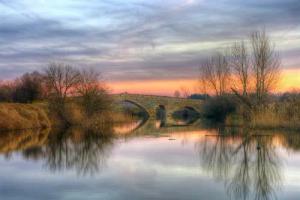 Papermoon Fototapete "STEIN-BRÜCKE-FLUSS SEE STRAND SONNE WALD BÄUME NATUR"
