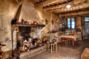 Papermoon Fototapete "VERLASSENES HAUS-STEINWAND STEIN STRUKTUR VINTAGE DEKO"