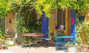 Papermoon Fototapete "Provence Cafe Shop"