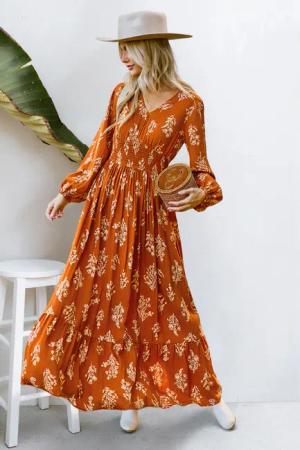 Orange Maxikleid mit Blumenmuster und gesmokter Taille