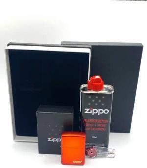 Zippo Feuerzeug Zippo Metallic Rot mit Logo Geschenkset Sturmfeuerzeug