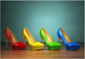 Wallario Vliestapete Bunte Schuhe - High Heels für Frauen, Seidenmatte Oberfläche, hochwertiger Digitaldruck, in verschiedenen Größen erhältlich