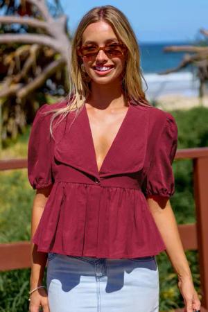 Kurzärmliges Crop Top mit Kragen-Ausschnitt