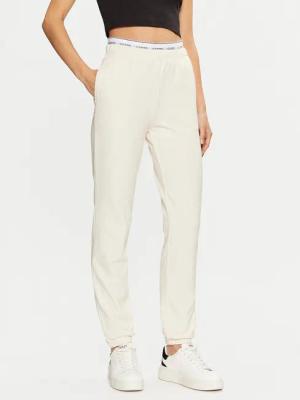 Guess Damenhose O5RB01 KCO31 Écru Regular Fit
