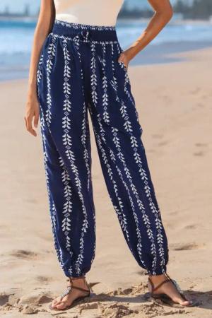 Marineblaue Boho-Strandhose mit konischem Schnitt