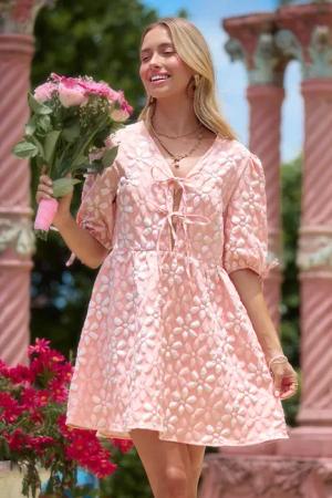Rosa geblümtes Minikleid mit Bindeband