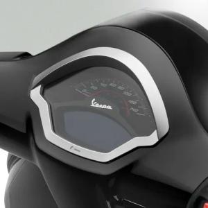 Rizoma Cockpit-Einfassung Alu ZVP033A silber für Vespa GTS 2023-