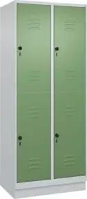 C+P Doppelstock-Spind Classic PLUS, Sockel, 2 Abteile, 1950x800x500mm, 7035/6011 Front RAL 6011 Resedagrün