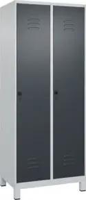 C+P Wäsche-Spind Classic PLUS, Füße, 2 Abteile, 1950x800x500mm, 7035/7016 Verschluss Sicherheits-Drehriegel