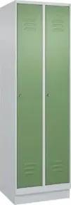C+P Spind Classic PLUS, Sockel, 2 Abteile, 1950x600x500mm, 7035/6011 Verschluss Zylinderschloss 3 Garderobenhaken
