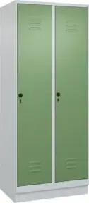 C+P Spind Classic PLUS, Sockel, 2 Abteile, 1950x800x500mm, 7035/6011 Verschluss Sicherheits-Drehriegel 4 Garderobenhaken