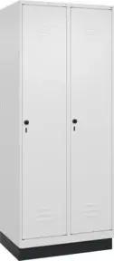 C+P Spind Classic PLUS, Sockel, 2 Abteile, 1950x800x500mm, 9016/9016 Verschluss Sicherheits-Drehriegel 4 Garderobenhaken
