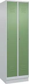 C+P Spind Classic PLUS, Sockel, 2 Abteile, 1950x600x500mm, 7035/6011 Verschluss Zylinderschloss 4 Garderobenhaken Trennwand mittig