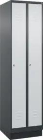 C+P Spind Classic PLUS, Sockel, 2 Abteile, 1950x500x500mm, 7016/7035 Verschluss Zylinderschloss 3 Garderobenhaken