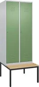 C+P Spind Classic PLUS, Bank, 2 Abteile, 2120x800x815mm, 7035/6011 Verschluss Zylinderschloss 4 Garderobenhaken Trennwand mittig  Sitzbanktyp untergebaut
