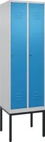 C+P Spind Classic PLUS, Gestell, 2 Abteile, 2120x600x500mm, 7035/5012 Verschluss Zylinderschloss 4 Garderobenhaken Trennwand mittig
