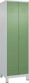 C+P Wäsche-Spind Classic PLUS, Füße, 2 Abteile, 1950x600x500mm, 7035/6011 Verschluss Zylinderschloss Trennwand mittig