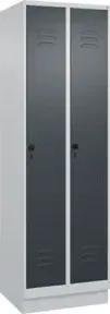 C+P Spind Classic PLUS, Sockel, 2 Abteile, 1950x600x500mm, 7035/7016 Verschluss Sicherheits-Drehriegel 3 Garderobenhaken