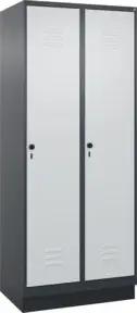 C+P Spind Classic PLUS, Sockel, 2 Abteile, 1950x800x500mm, 7016/7035 Verschluss Sicherheits-Drehriegel 4 Garderobenhaken