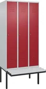 C+P Spind Classic PLUS, Bank, 3 Abteile, 2120x900x815mm, 7035/3003 Verschluss Zylinderschloss 3 Garderobenhaken Dekor Banklatten RAL 7035 Lichtgrau Sitzbanktyp auskragend