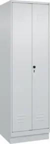 C+P Wäsche-Spind Classic PLUS, Sockel, 2 Abteile, 1950x600x500mm, 7035/7035 Verschluss Sicherheits-Drehriegel Trennwand mittig