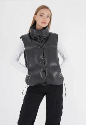 freshlions Steppweste Shira mit kuscheligem Stehkragen