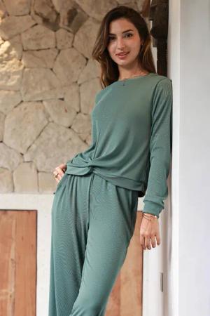 Grünes langärmeliges Pyjama-Set