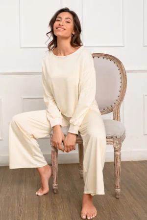 Cremefarbenes Pyjama-Set aus Langarm-T-Shirt & Hose
