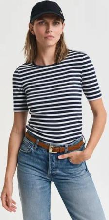 Gant T-Shirt SLIM STRIPED 1X1 RIBBED KA T-SHIRT mit dezentem Logoschriftzug am Ärmelabschluss