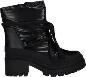 Chika 10 Stiefel BLOOM 03
