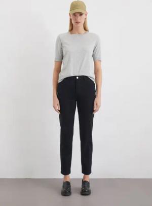 Hose Model Iva boyfriend cropped