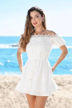 Weißes schulterfreies Minikleid mit Puffärmeln und Kontrastspitze