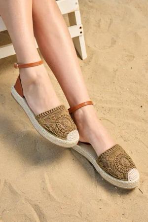 Braune Espadrilles mit verstellbarem Knöchelriemen