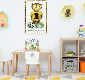 LuckyLinde Leinwandbild "Der kleine Tiger - Fußballfan", Tiere-Tiger-Sport-Schriftzug-Sprüche-little star-Motivationsbilder-Ente-Enten-Figuren-Filmfiguren, (1 St.), Exklusive JANOSCH Kindermotive